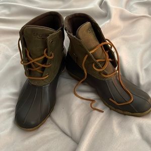 Sperry rain/snow boots. With zipper on side. 8.5. Used one this past winter